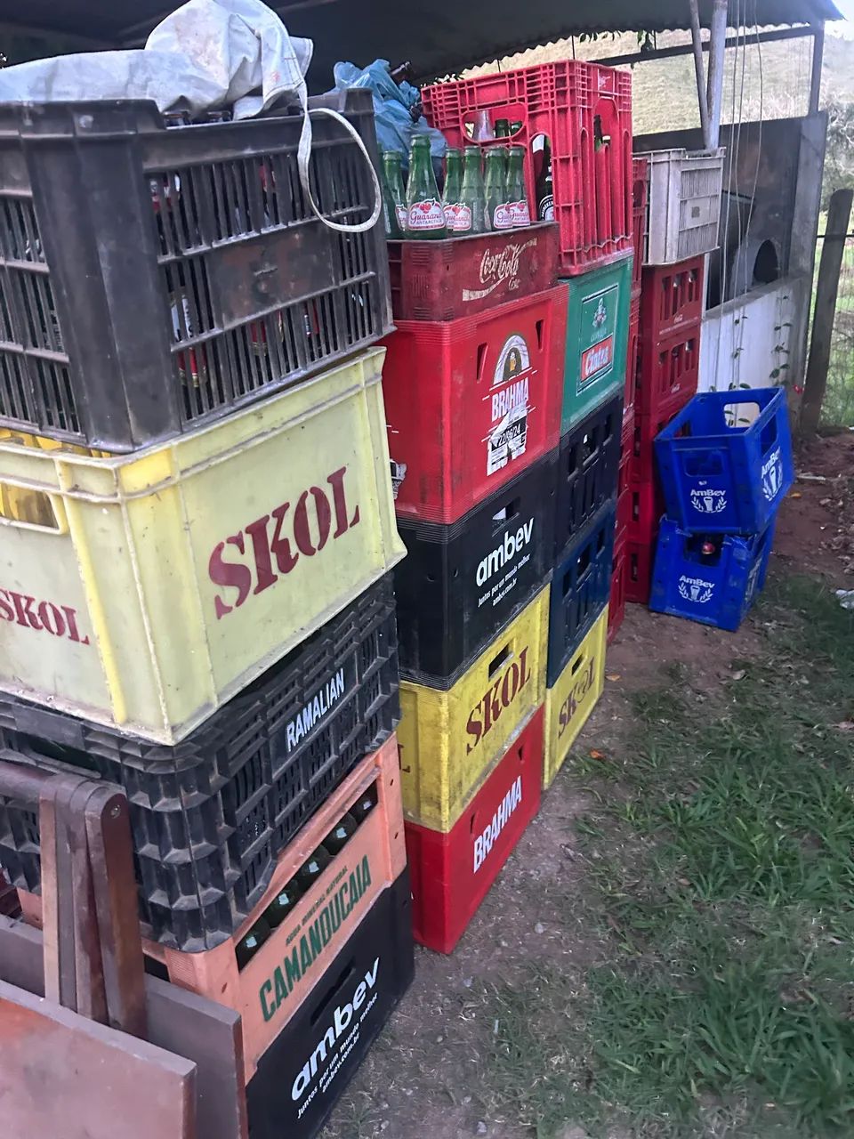 Caixas de cerveja e cascos  - Foto 2