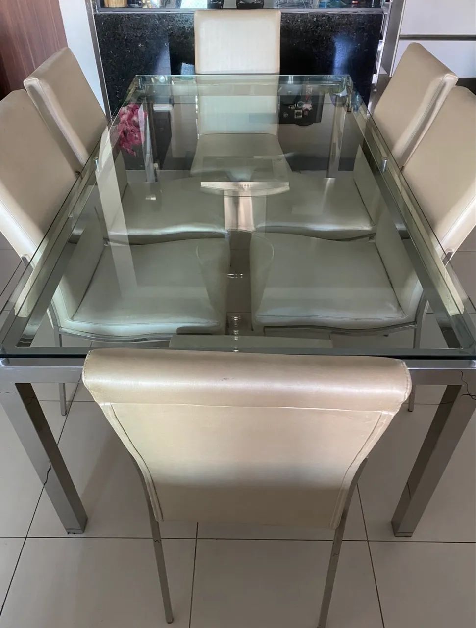 Mesa retangular, de vidro, com 6 cadeiras.  - Foto 4