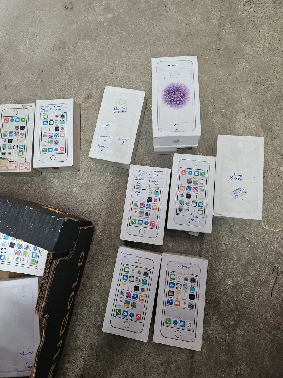 Vendo lote de caixinhas de celular antigos  - Foto 2