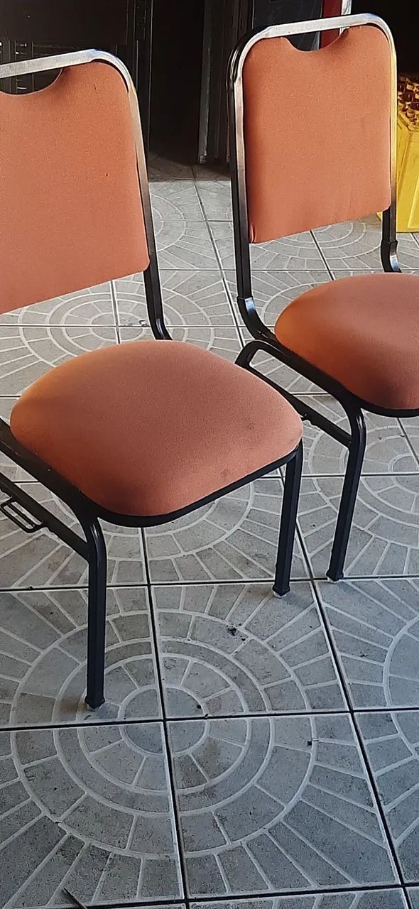Par de cadeiras estofadas 