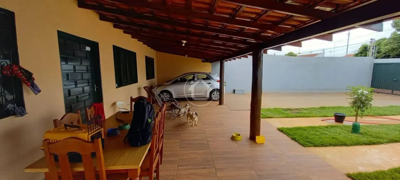 CASA COM SUÍTE + 2 QUARTOS EM ESQUINA. - Foto 2