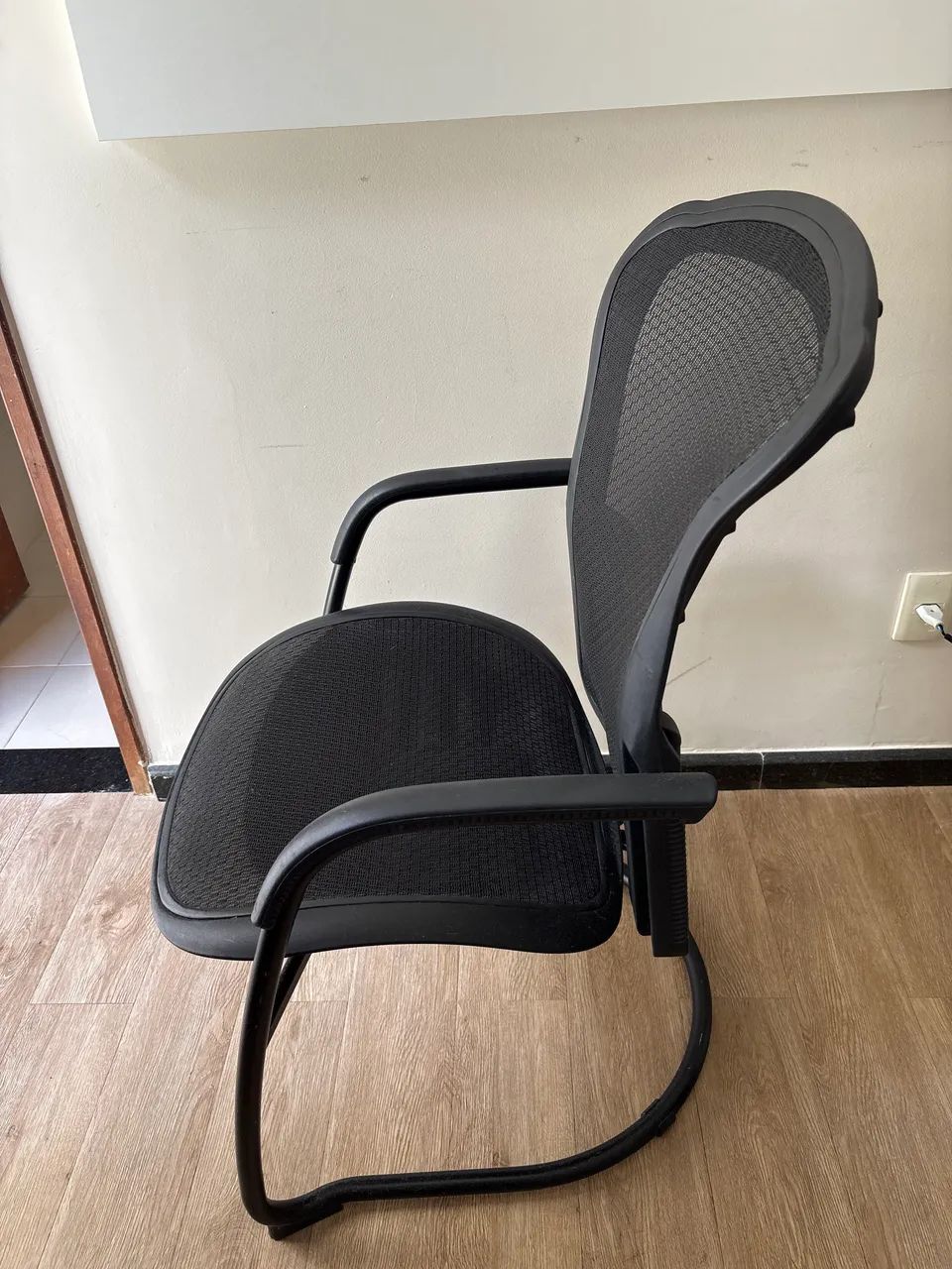 Vendo cadeira de escritório flexform  - Foto 4