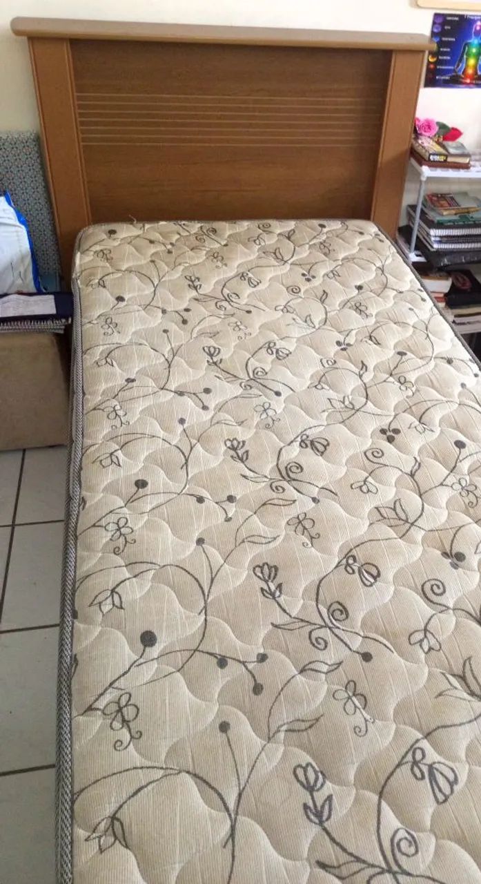 Cama Solteiro em Madeira