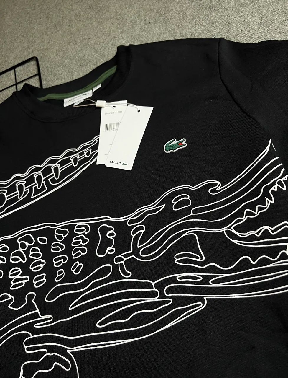 Moletom Lacoste Crocodilo Artístico Preto - Foto 3
