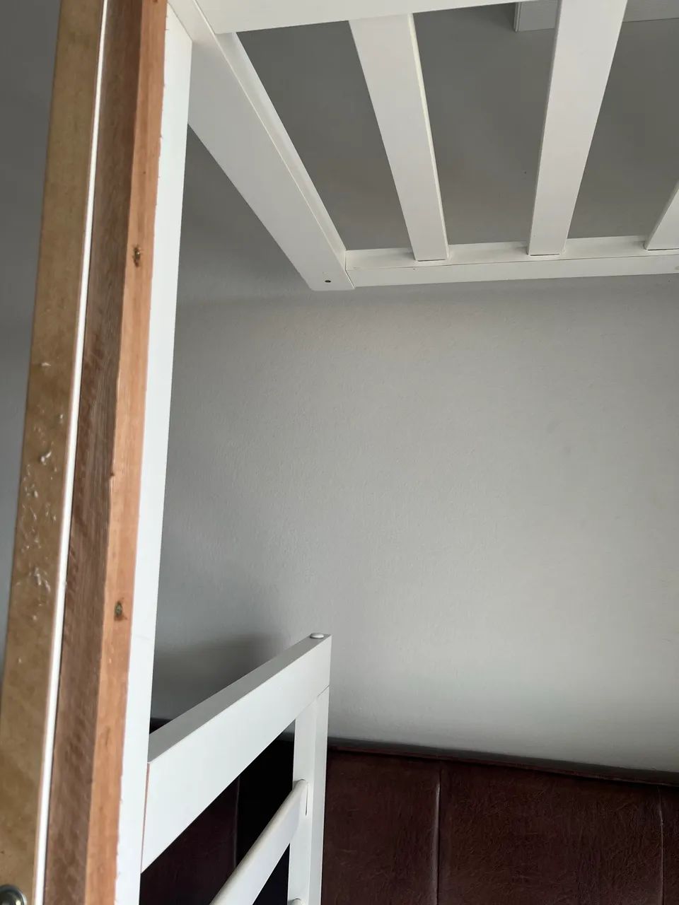 Cama solteiro branca