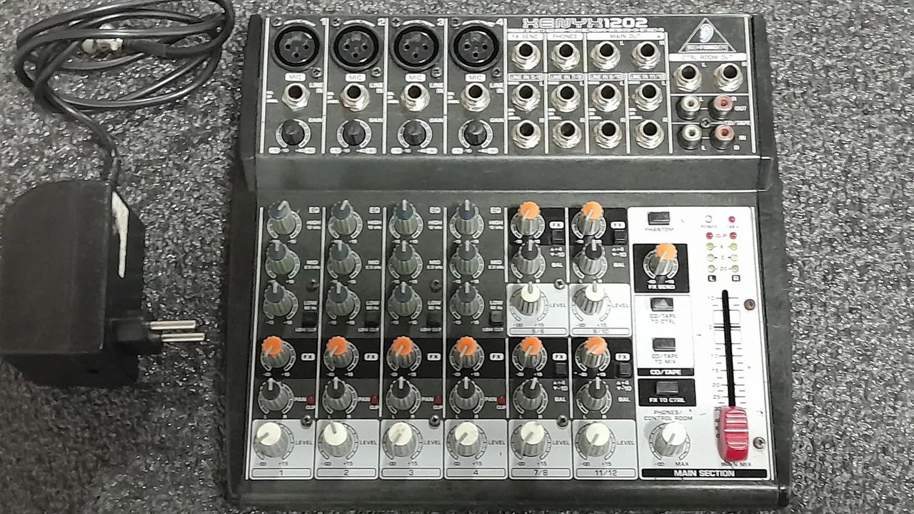 Mesa de som Behringer 1202 - Foto 2