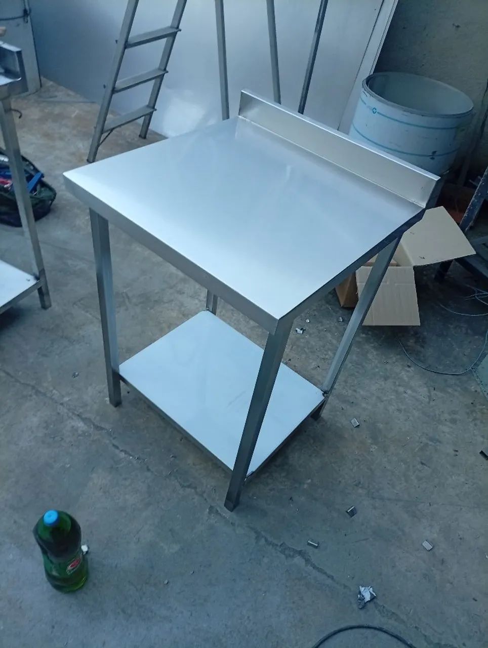 Bancada em aço inox 60x60x90cm