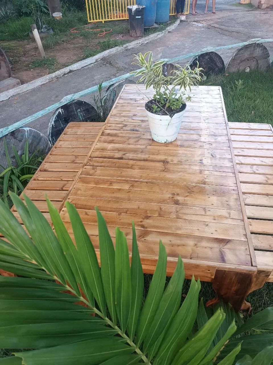 Mesa e bancos de madeira  - Foto 3