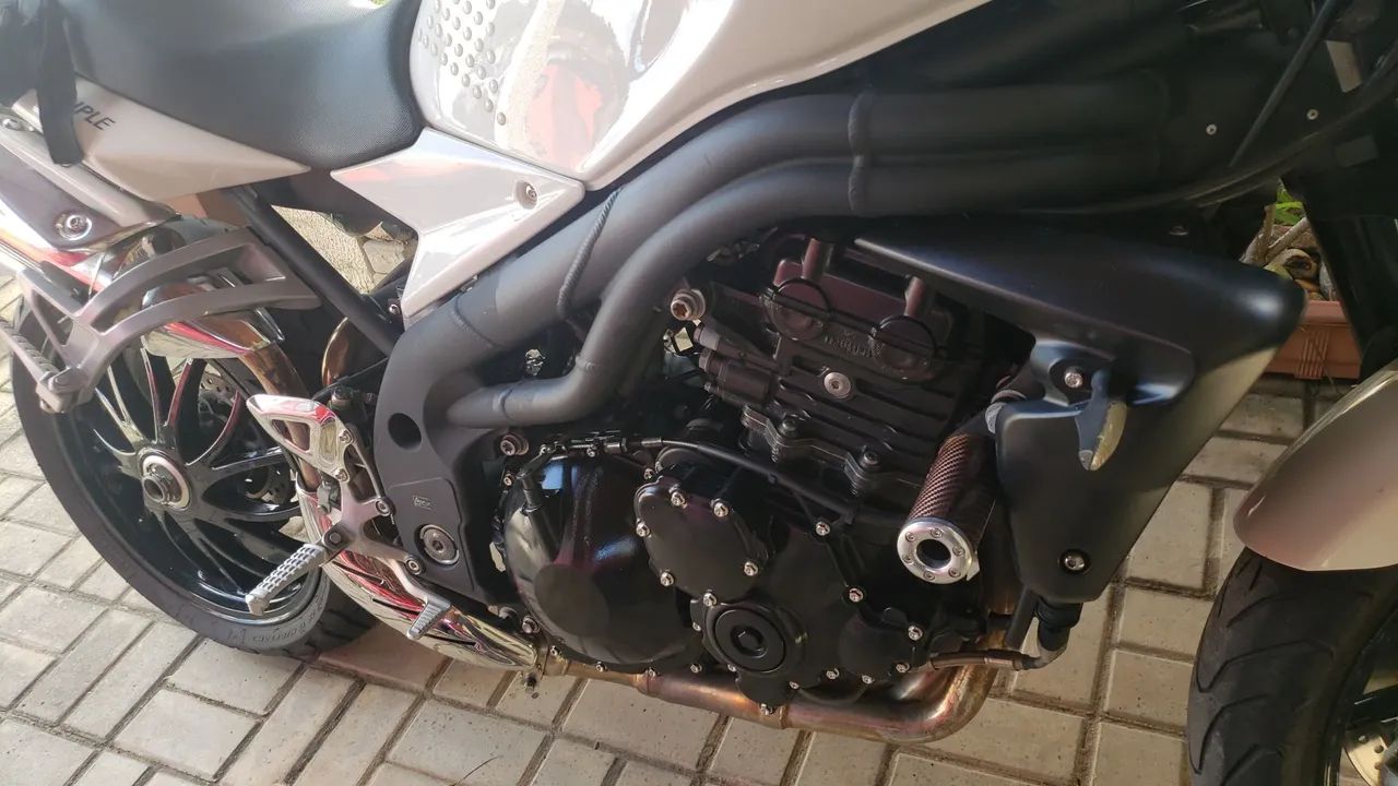 TRIUMPH SPEEDTIPLE 1050 2010  - Foto 5