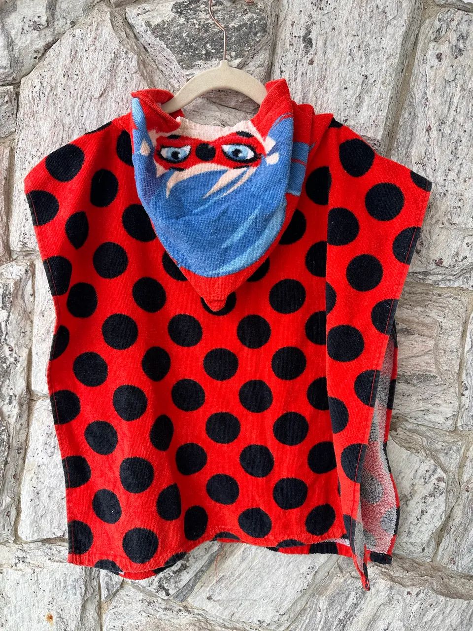 Toalha poncho infantil com capuz. Tema LadyBug  