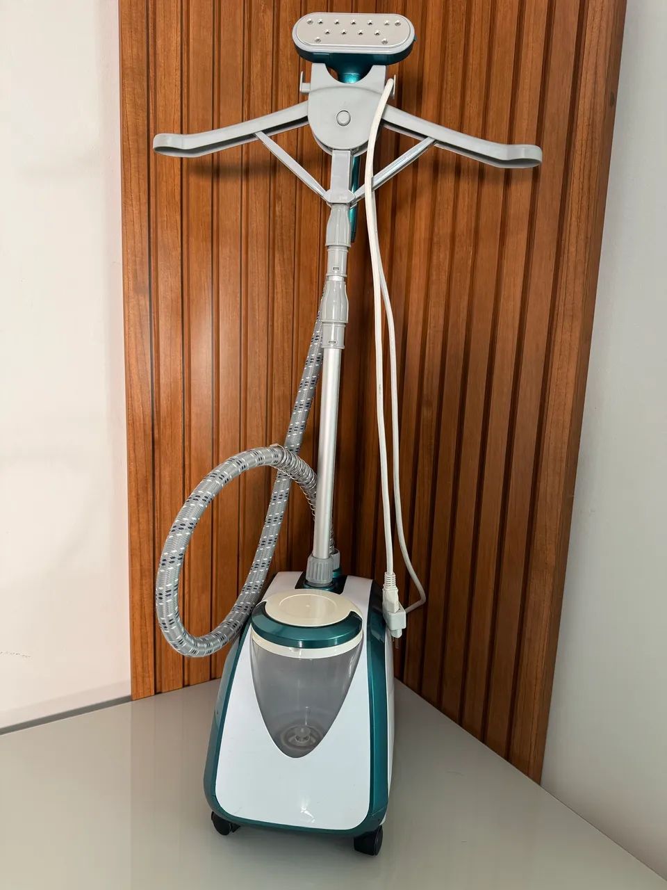 Passadeira a Vapor Vertical Steamer Electrolux GST10 - Foto 4