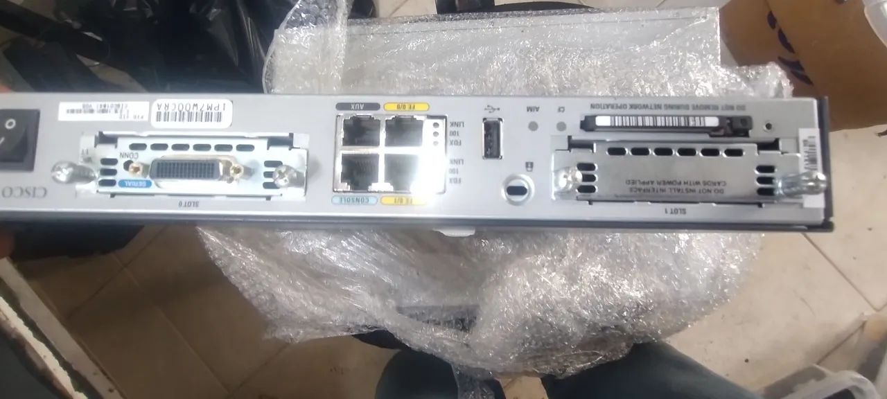 Roteador Cisco 1841 + Placa WIC-1T Serial + Compact Flash - Foto 3