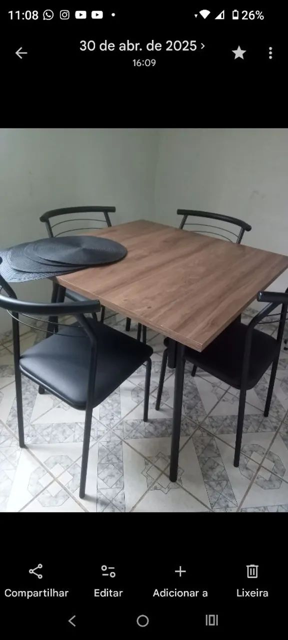 MESA COM 4 CADEIRAS !!