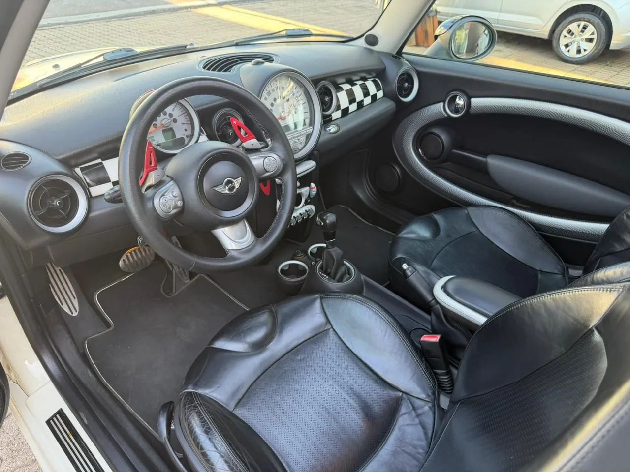 MINI Cooper S 1.6 Aut., foto 9 de 12