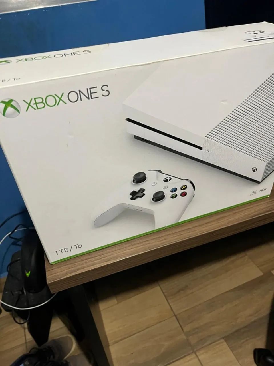 XBOX ONE S 1TB - 2 CONTROLES E 1 JOGO - Foto 4