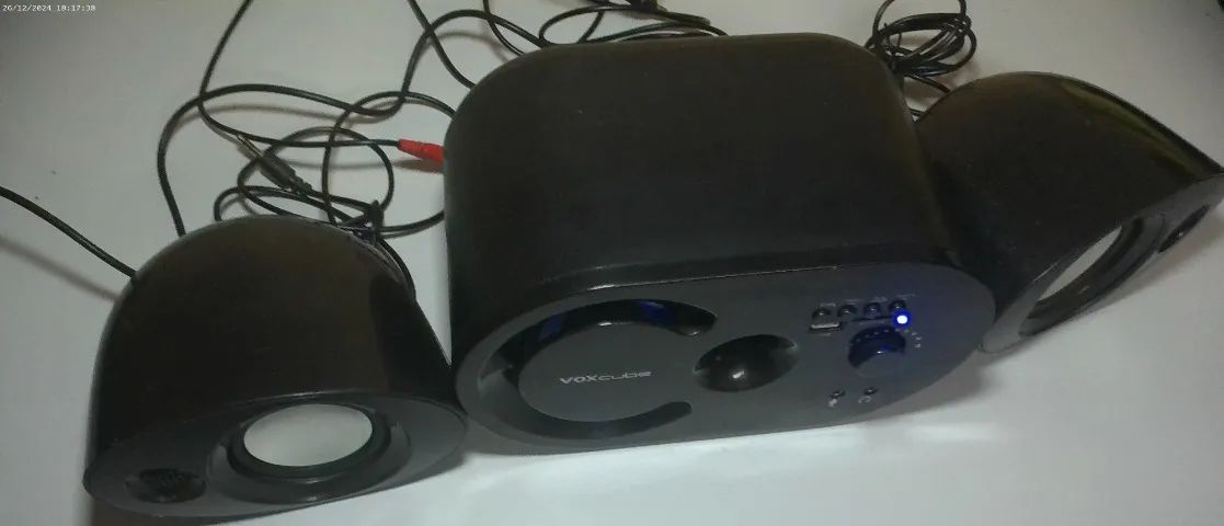 Vendo uma  Caixa de Som ?FOXCLUBE? Usada em perfeito funcionamento com BLUETOOTH, MODELO = - Foto 3