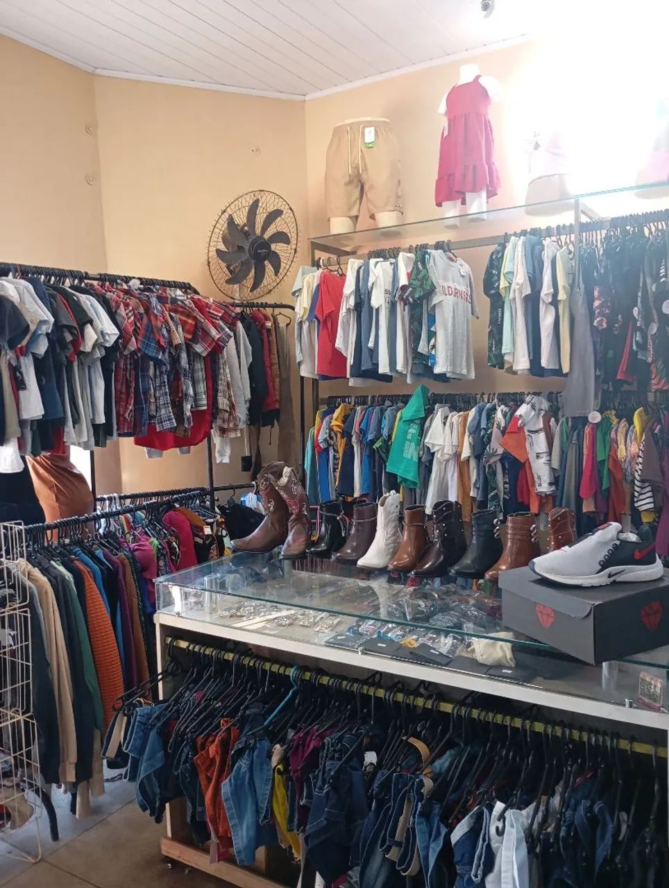 Vendo loja de roupas montada completa  - Foto 3
