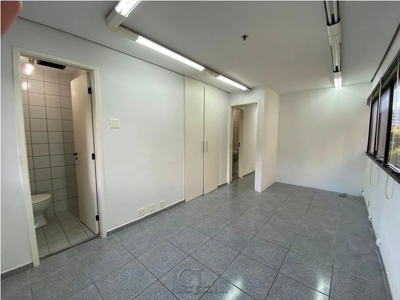 LIBERDADE - CONJ. COMERCIAL AO LADO DO METRÔ! - Foto 3