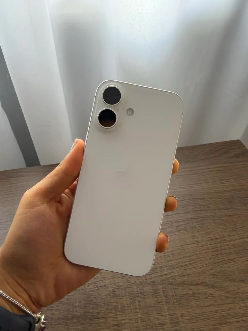 iPhone 16 Branco 256GB | Caixa + cabo USB-C original + capinha. - Foto 2
