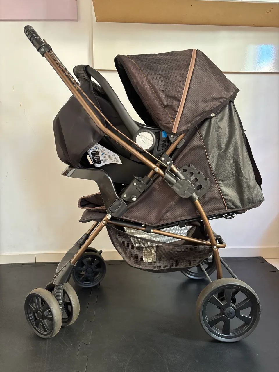 Carrinho de Bebê com Bebê Conforto Galzerano  - Foto 3