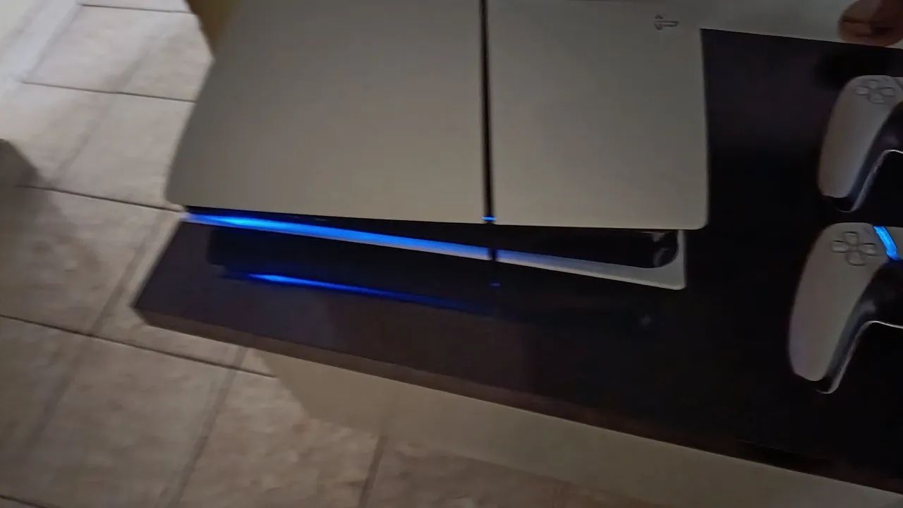 PS5 slim 1 terá com 2 controles e caixa e nota fiscal  - Foto 2