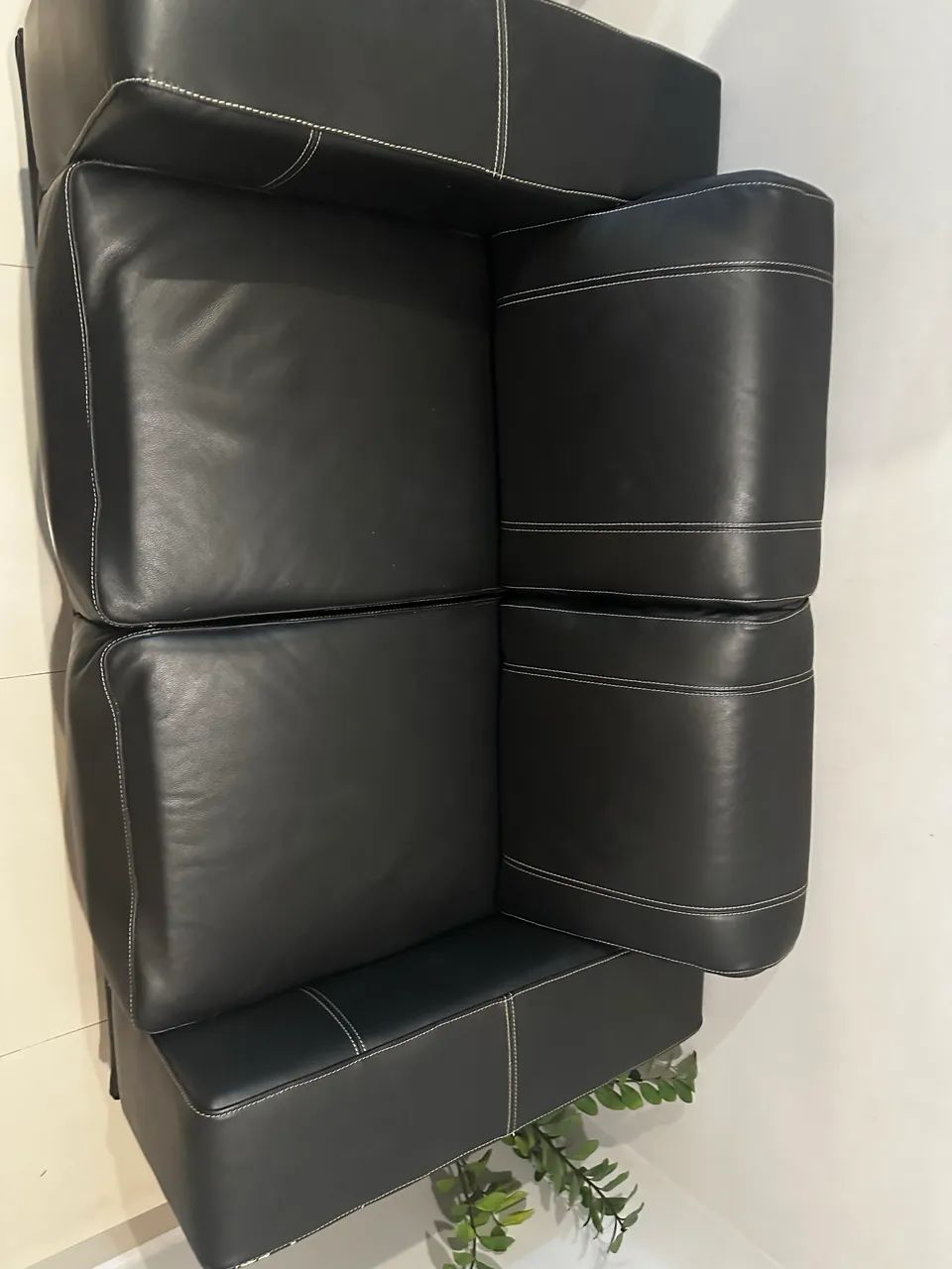 Sofá couro 65566184523651123
