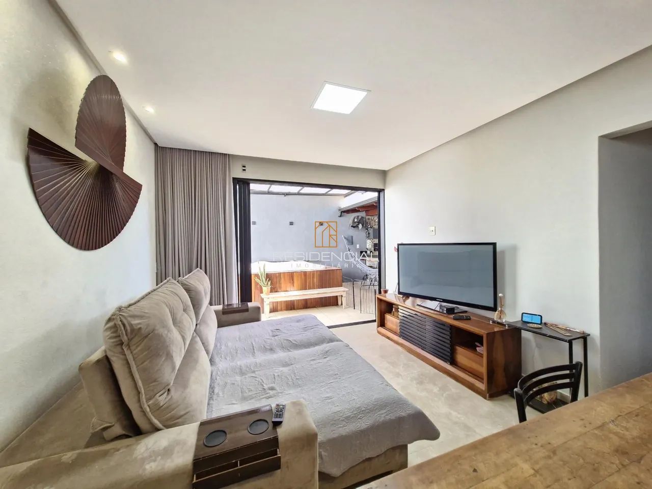 CASA A VENDA 3 QUARTOS SUÍTE, 2 VAGAS COM ESPAÇO GOURMET