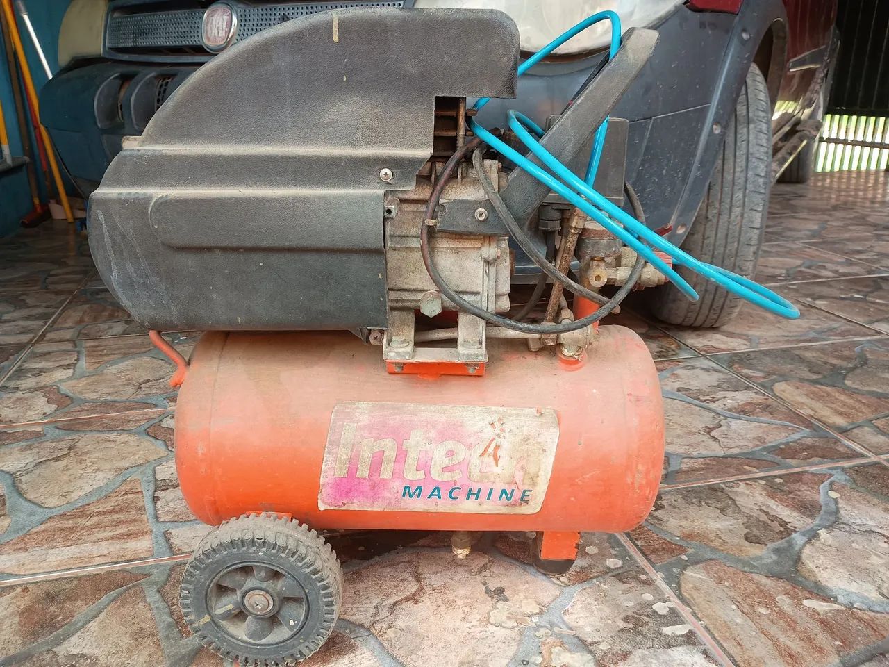 Compressor de ar funcionando poço entrega 