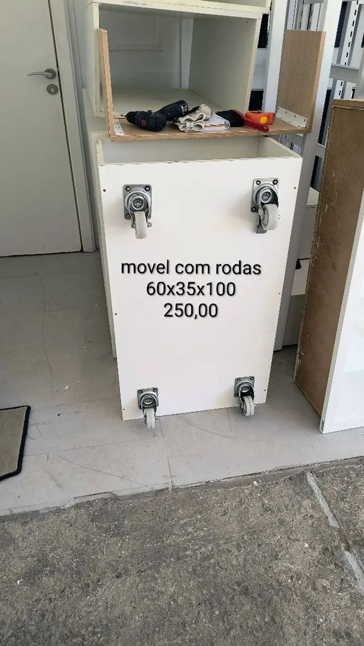 Movel com rodas para lojas