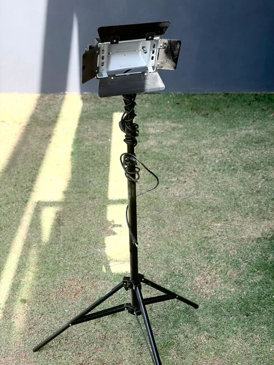 Refletor de Estúdio Halógeno com Tripé e Abas