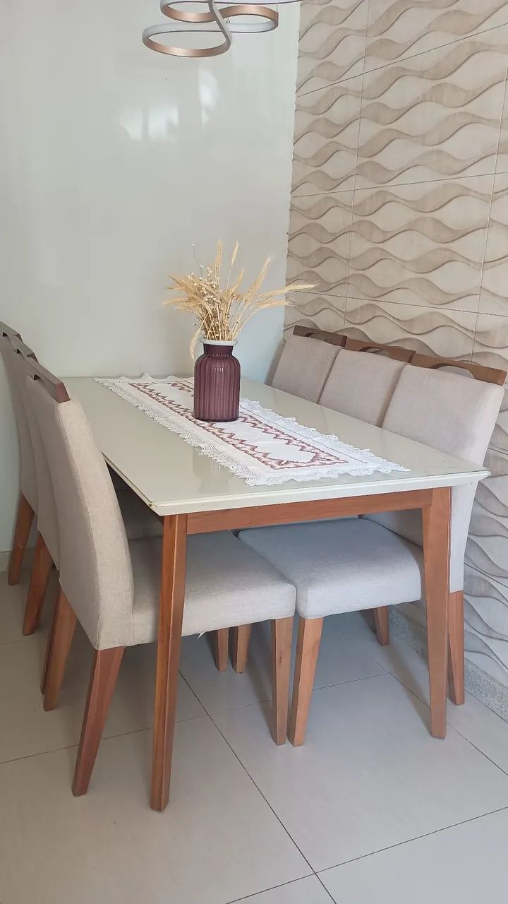 Vende-se mesa com 6 cadeiras