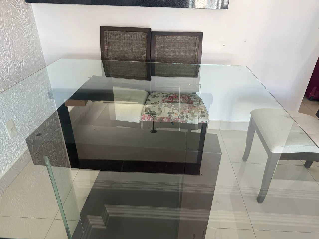 Mesa Germán em madeira e tampo de vidro  - Foto 4