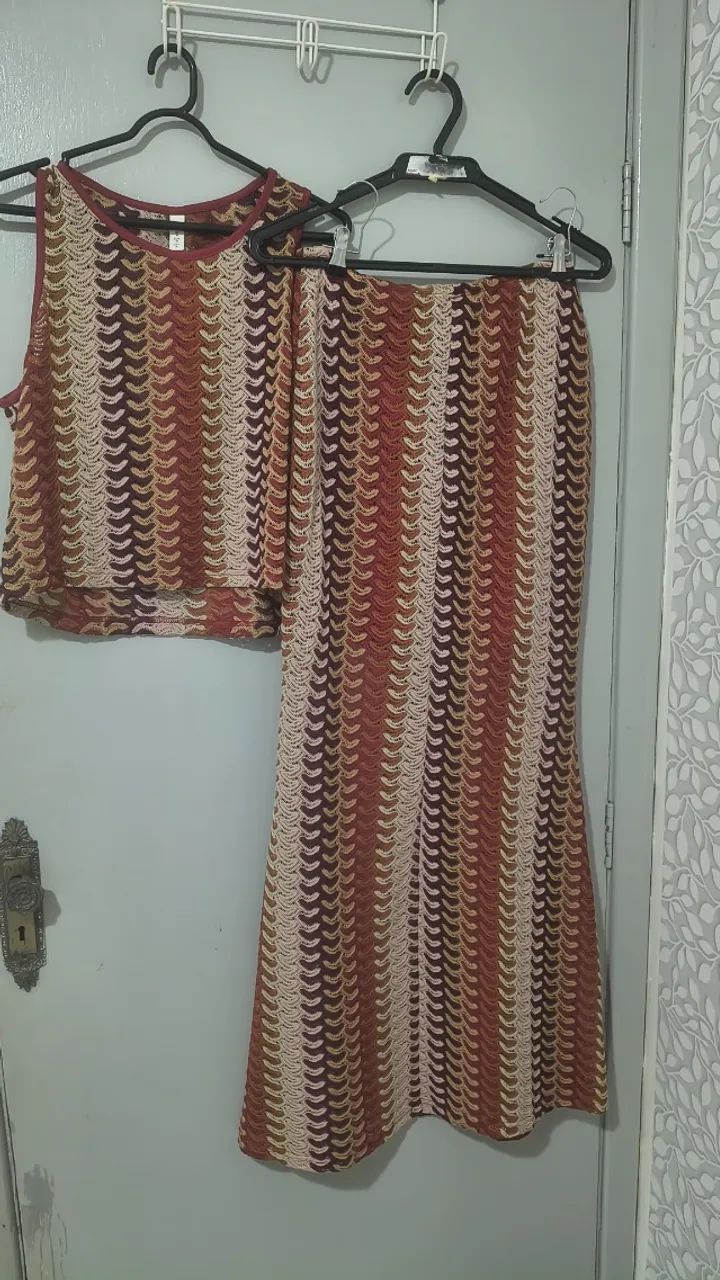 Conjunto de Saia e blusa 