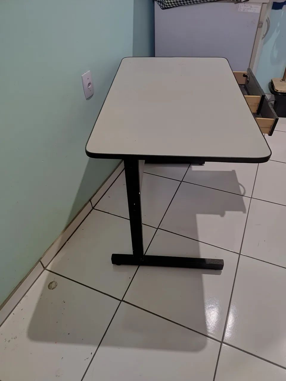 Mesa Para Escritório Com Gavetas e Chave - Foto 4