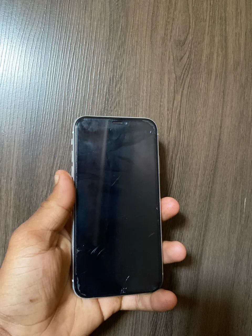 iPhone XR 256 apenas traseira e película trincada aparelho funcionando perfeitamente!!! - Foto 3