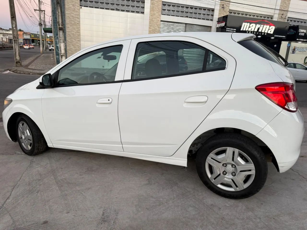 Chevrolet Onix JOY Hatch 1.0 8V Flex Mec. 4P 2018 - Foto 2