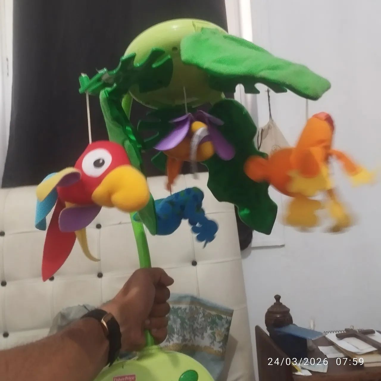 Brinquedo infantil pra berço 