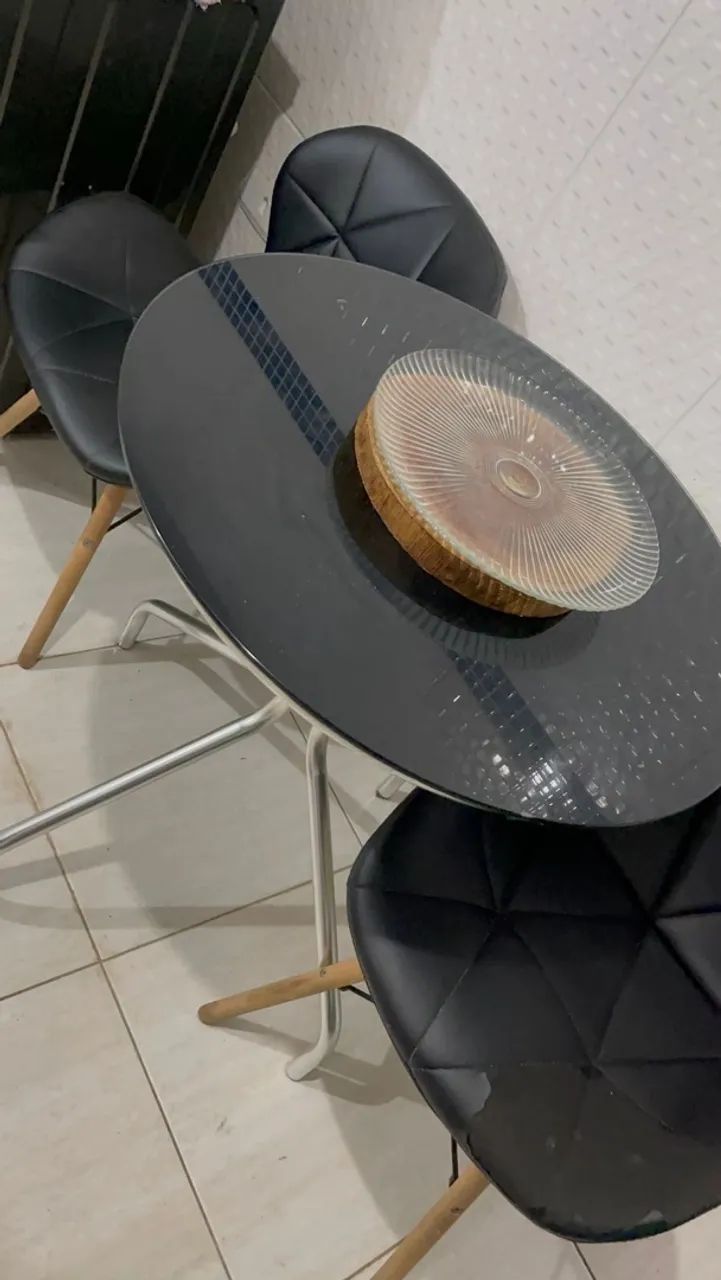 Mesa com duas cadeiras  - Foto 2
