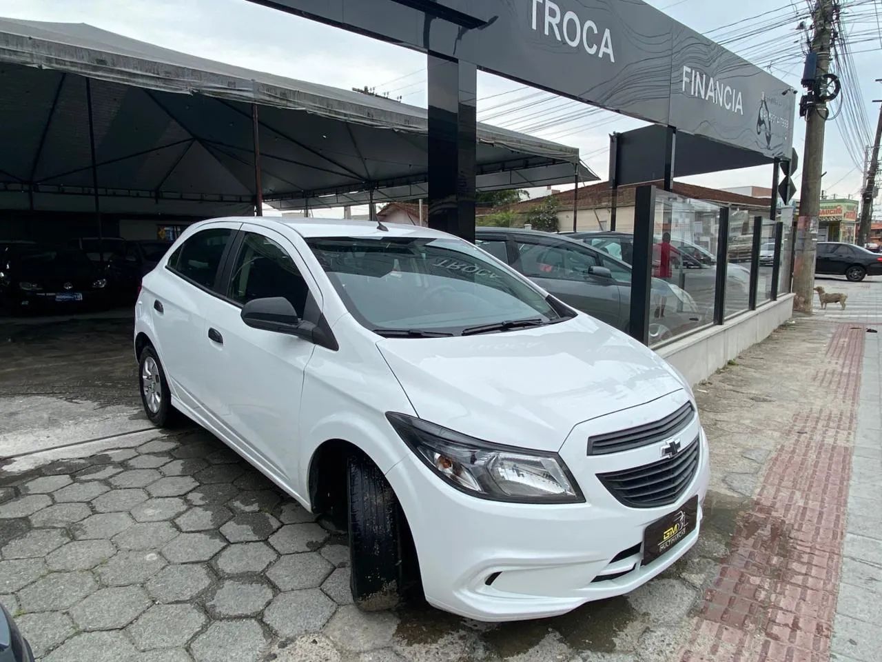 Chevrolet Onix JOY Hatch 1.0 8V Flex Mec. 4P 2019 - Foto 3