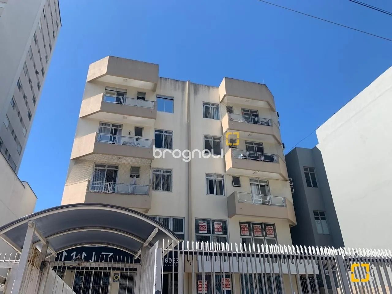 Apartamento cobertura 4 dormitórios (1 suíte) no Estreito em Florianópolis SC