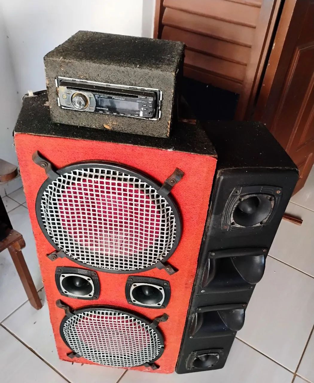 Caixa De Som Com Cornetas