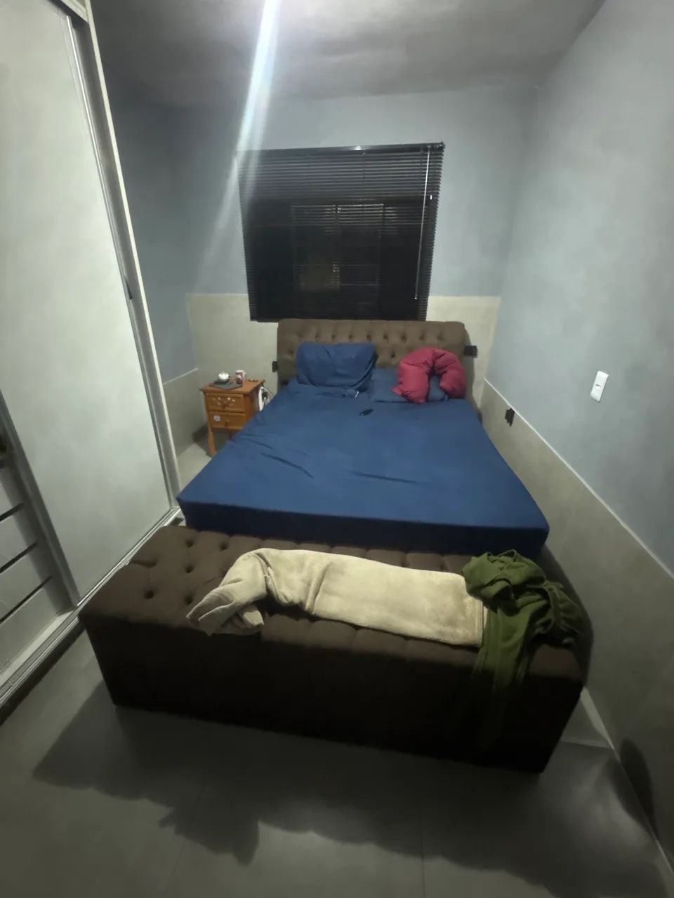 Cama queen com massagem ortopédica 