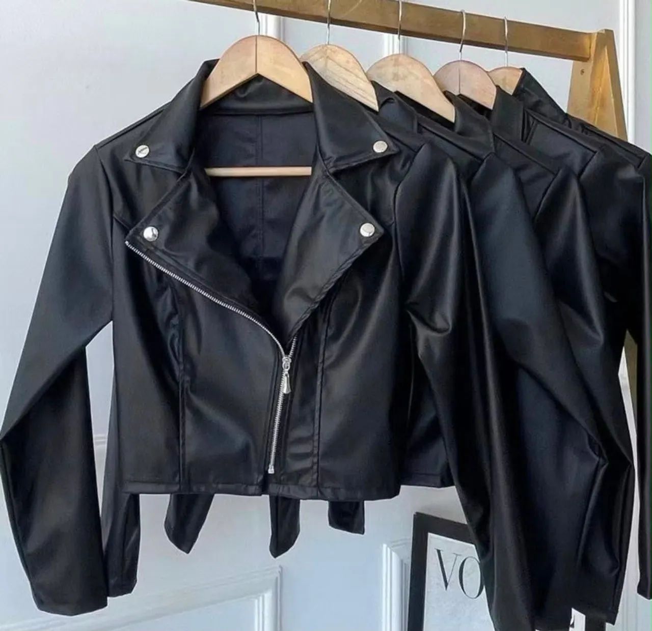 Jaqueta de Couro Sintético - Estilo que Nunca Sai de Moda