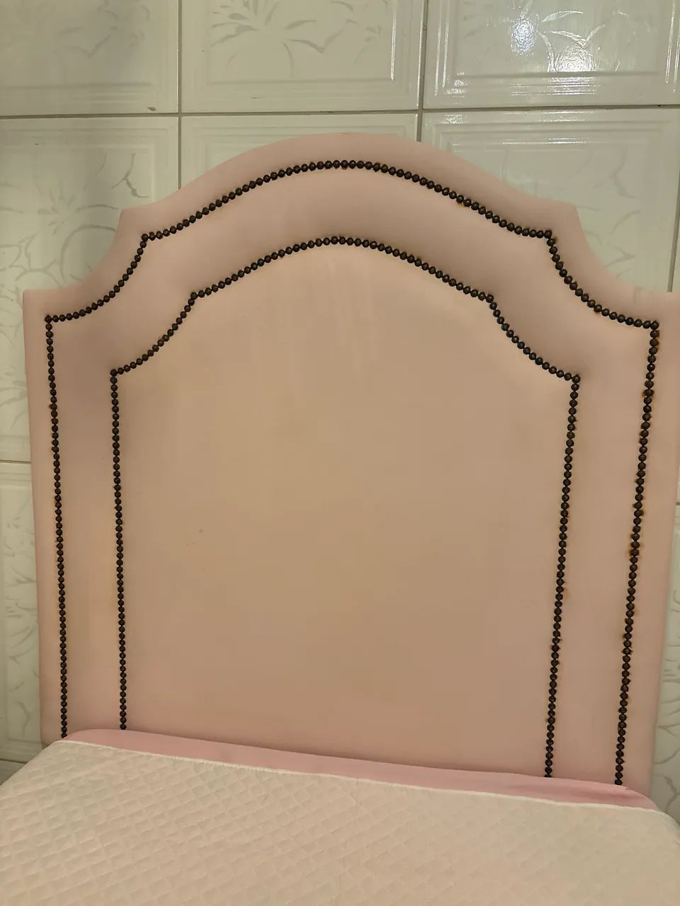 Cabiceira de cama rosa 
