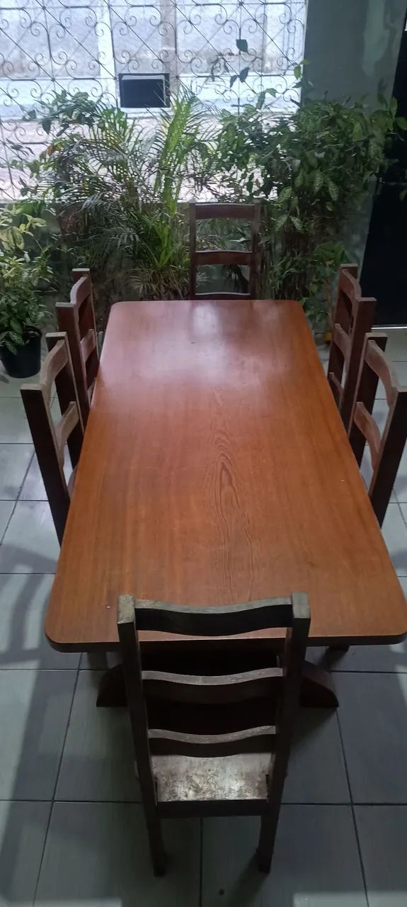 Mesa de madeira com 6 cadeiras  - Foto 5