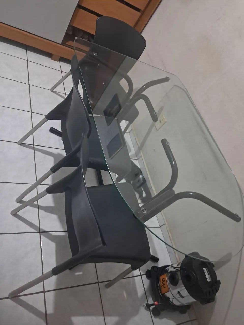 Mesa de vidro Temperado usada 4x cadeiras. - Foto 4