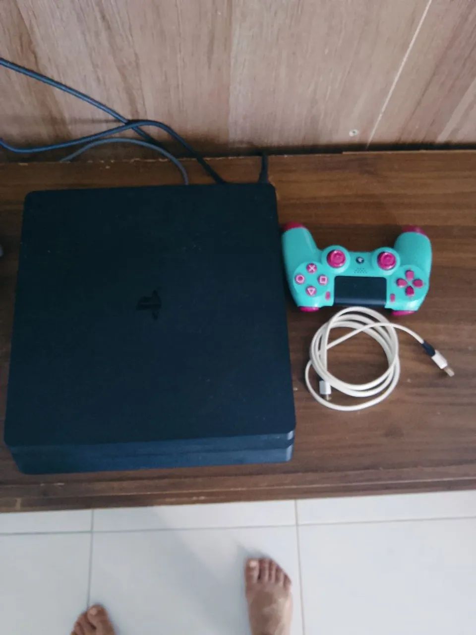 Vende-se PS4 Com jogos