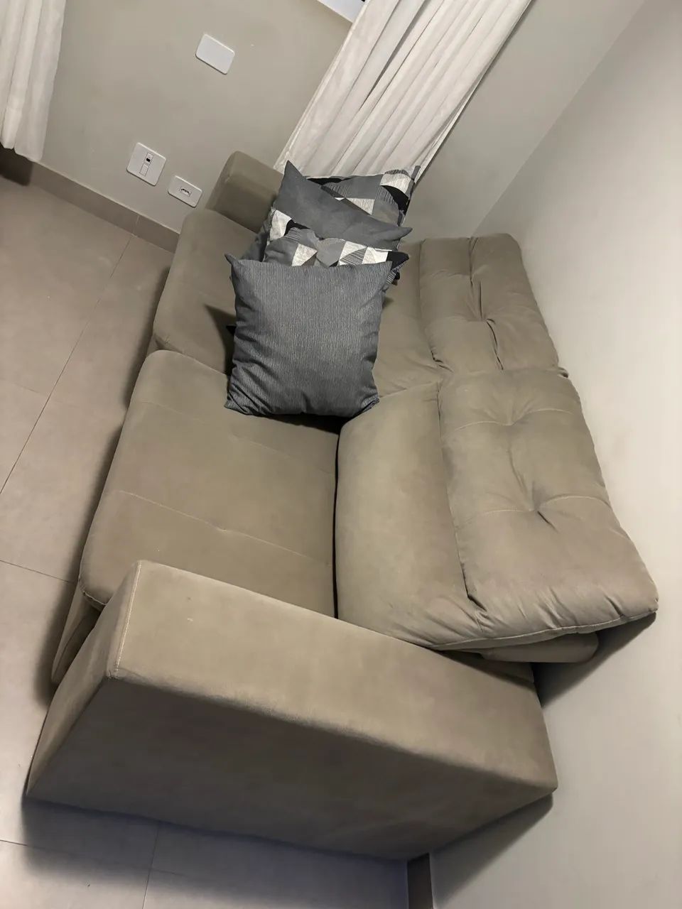 Sofá 3 Lugares com Chaise Cinza - Foto 3