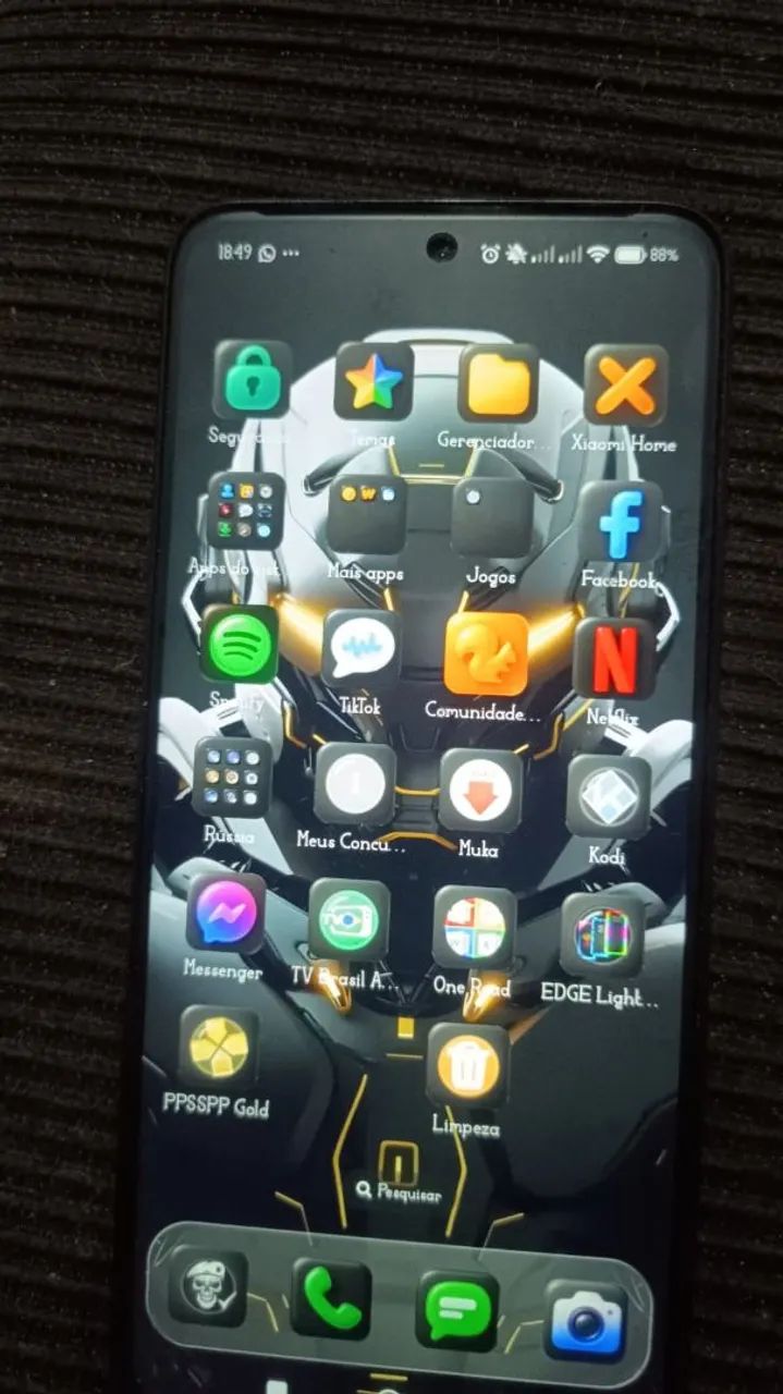 Redmi 13x de 8 gigas ram e 256 gigas de memória interna 