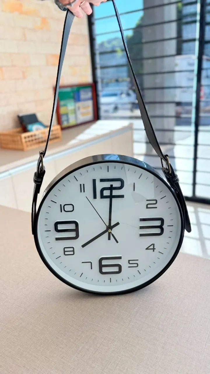 Relógio de Parede com Alça de Couro 30 cm